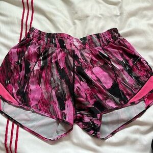 Lululemon hotty hot 4” shorts